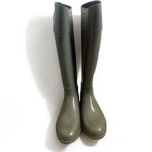 Green Ankle Boots with Textured Finish and Non-Slip Sole